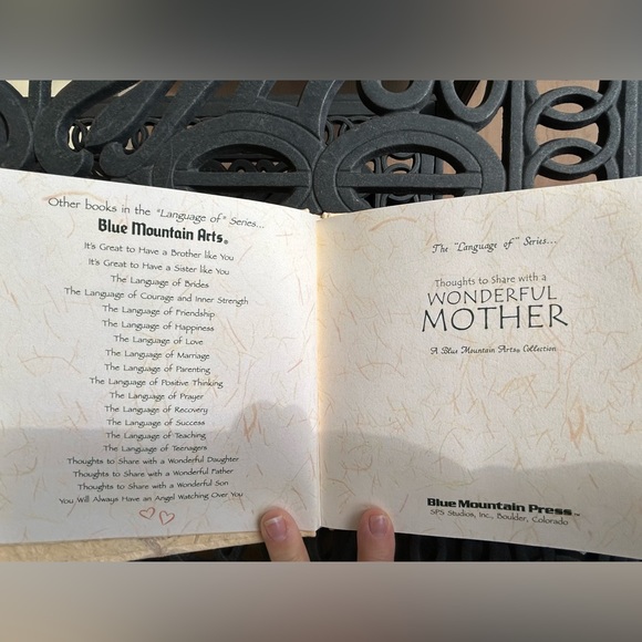 Blue Mountain Arts Mother’s Day keepsake book. - Picture 6 of 8